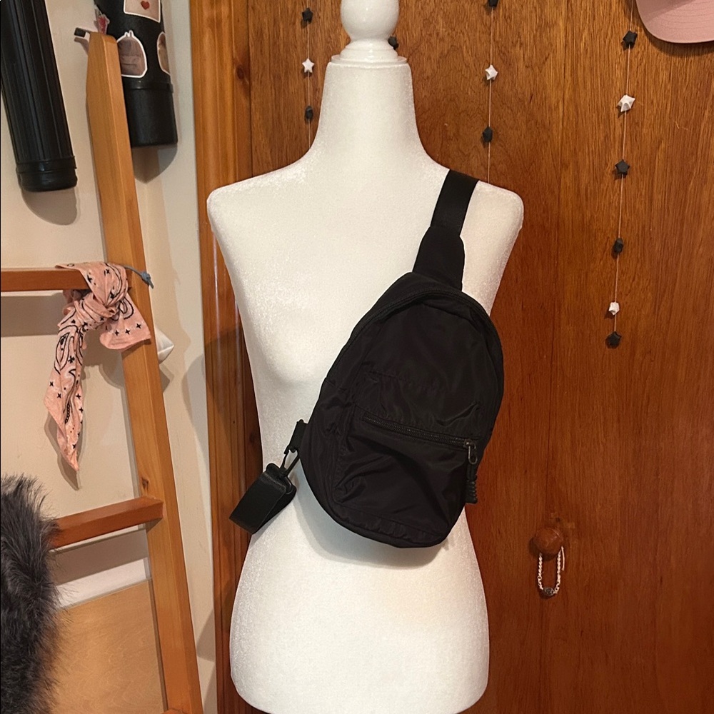[SOLD] Unisex Black Crossbody Bag